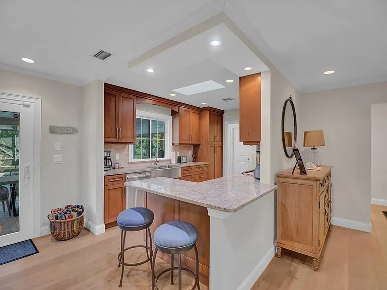 1526 Pelican Ln — Photo 6