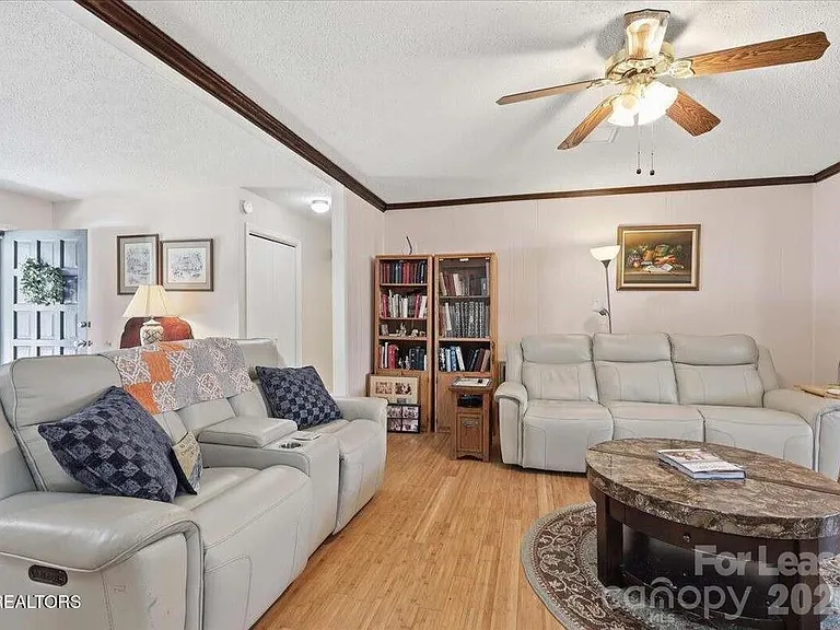 853 Walker Rd — Photo 14