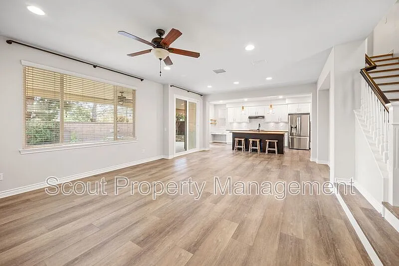4 bed, 3.0 bath, 2304 sqft, $3,500 — Photo 4