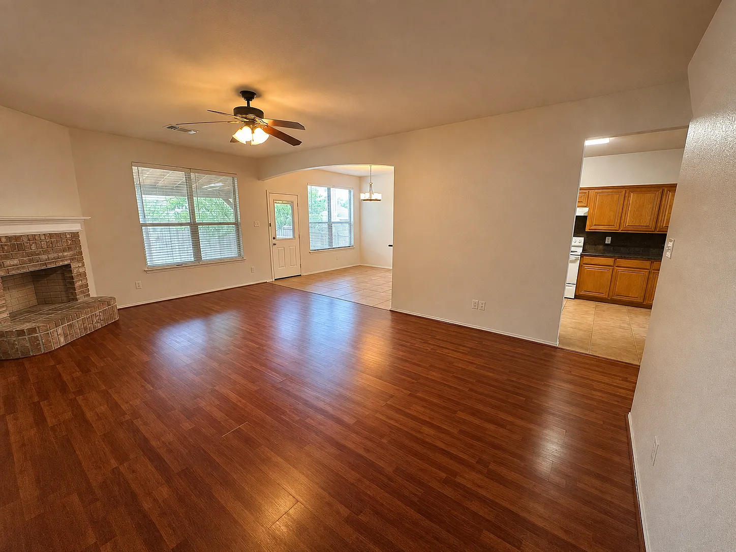 5 bed, 2695 sqft, $2,500 — Photo 3