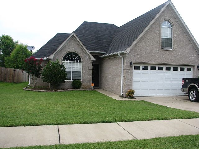 1st image of 910 Galyon Dr
