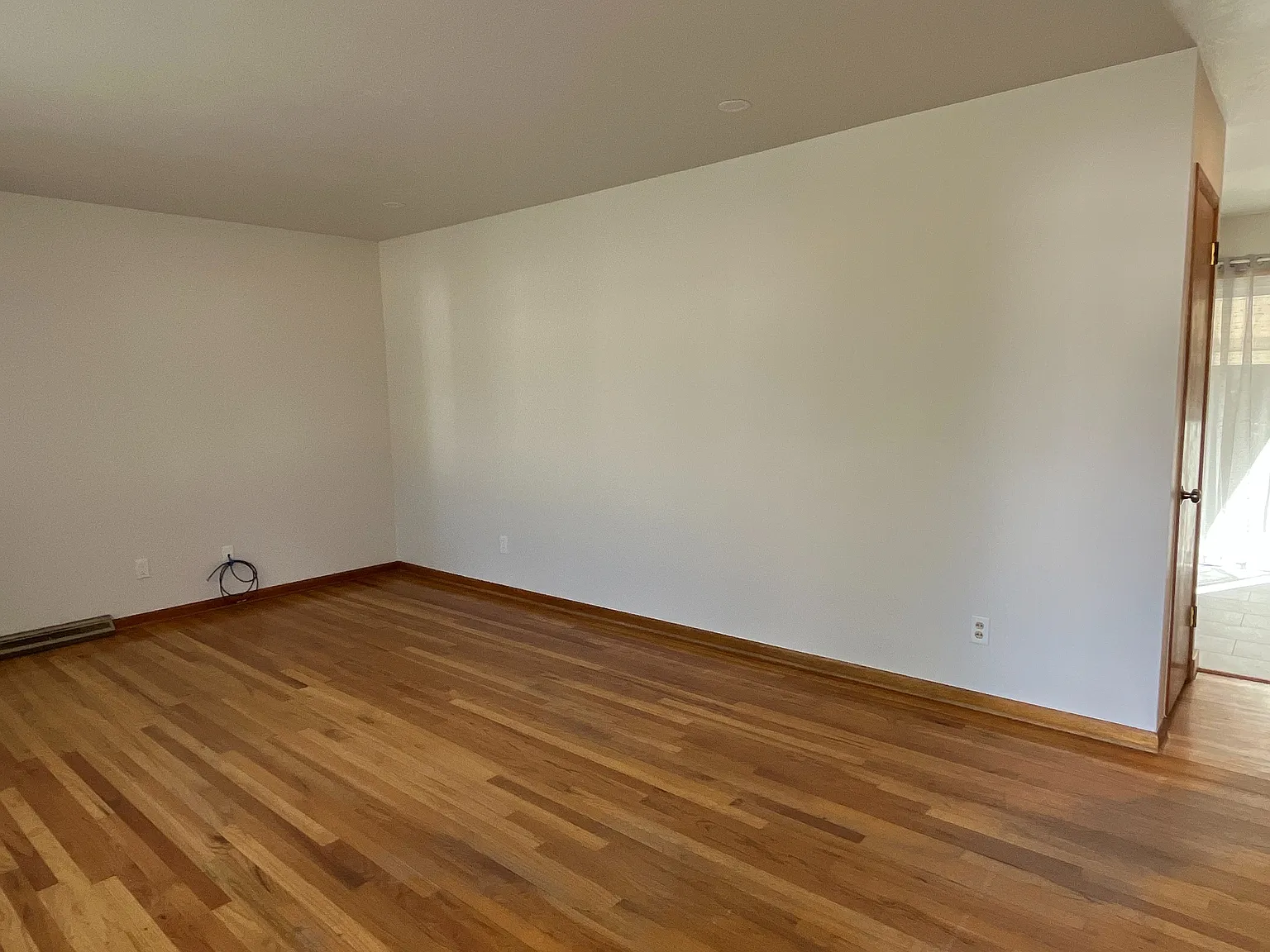 3 bed, 2016 sqft, $2,400 — Photo 4