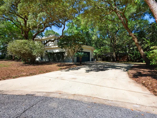 905 Woodbriar Ct, Fort Walton Beach, FL 32547