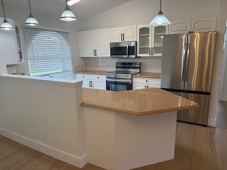 6249 Foster St — Photo 5
