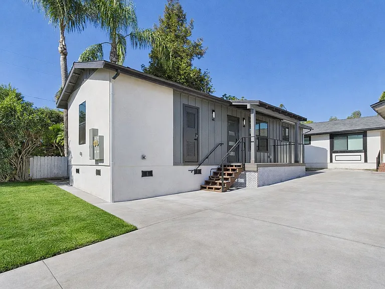 1447 Olive Ave #2 — Photo 36