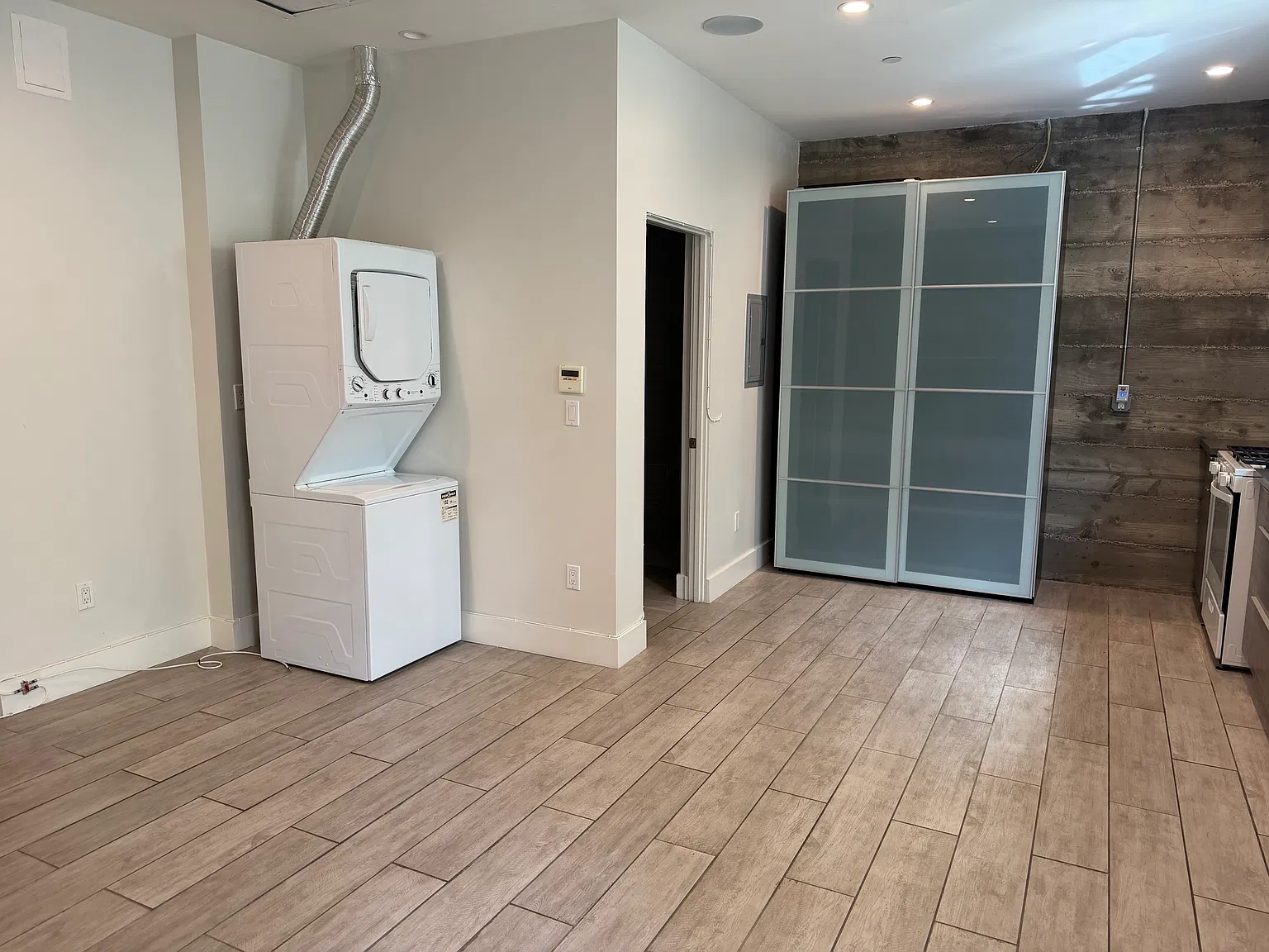 Studio, 450 sqft, $1,985 — Photo 4