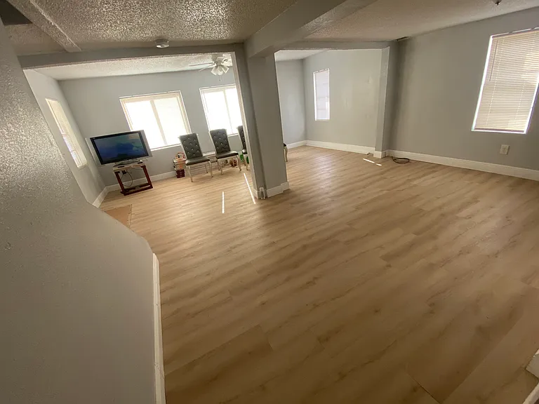 2512 N Dixie Fwy — Photo 13