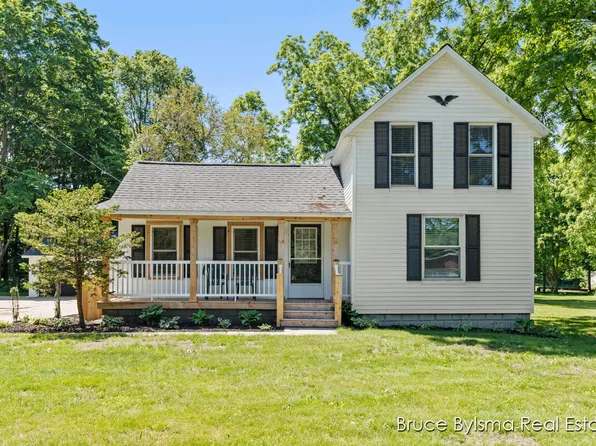 2374 Bauer Rd, Jenison, MI 49428
