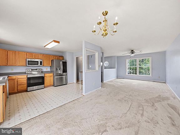 5th image of 768 Amanda Ct