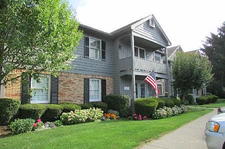 GORGEOUS & PRIVATE Property - walking distance to Pittsford Village!!!