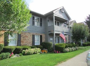 71 Wood Creek Dr, Pittsford, NY 14534