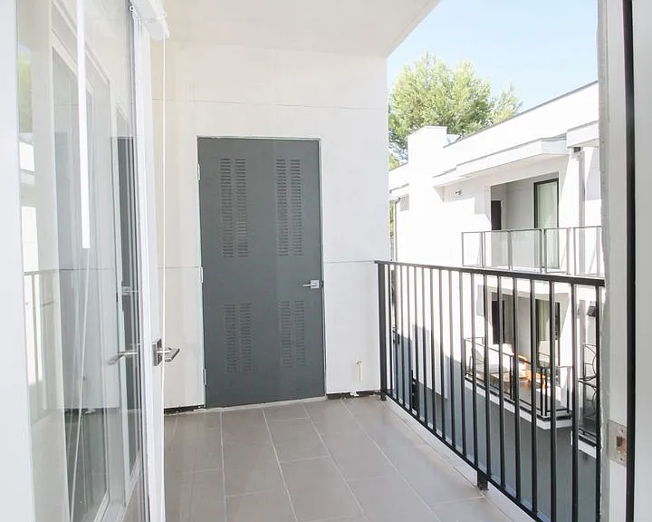 13713 Oxnard St — Photo 7