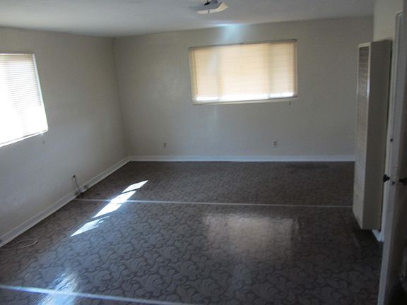 4th image of 407 Columbia Dr SE