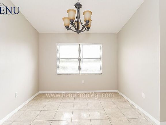 3rd image of 32 York Ct