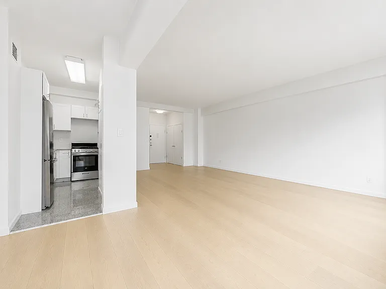 245 E 80th St #10G — Photo 3