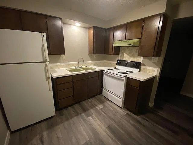 1015 N Ash St — Photo 3