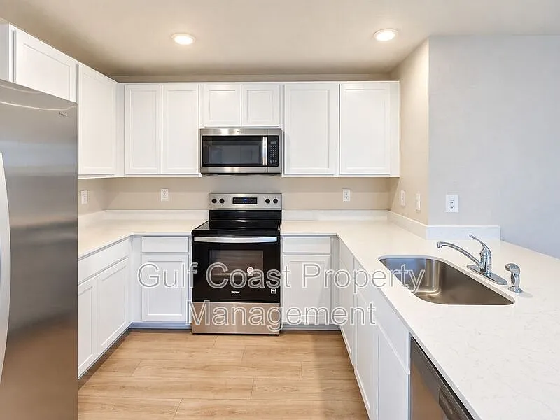 3 bed, 2.0 bath, 1504 sqft, $2,200 — Photo 3