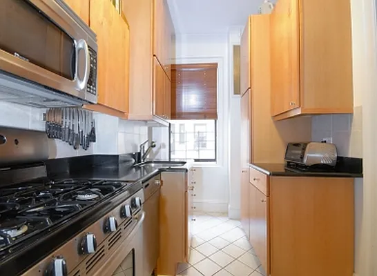 Sold by Warburg | media 10