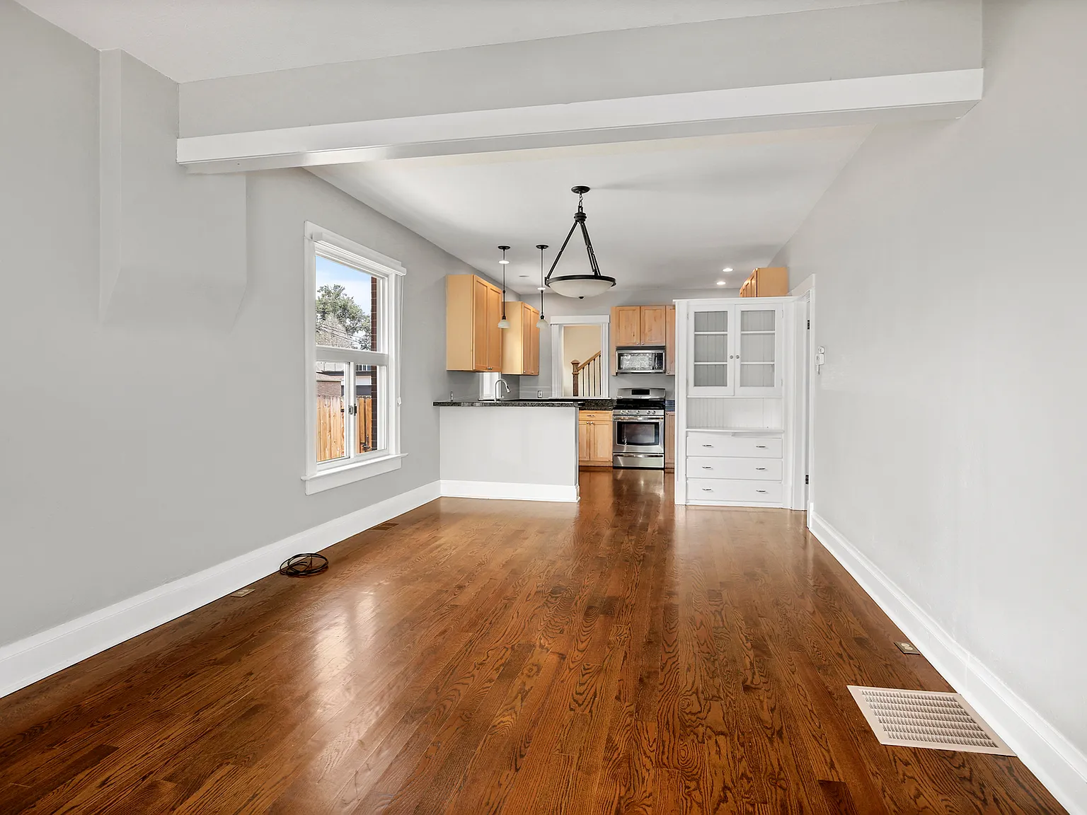 5 bed, 2000 sqft, $4,200 — Photo 4