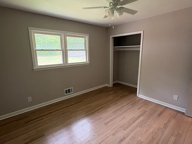 1262 Robert Ln — Photo 11