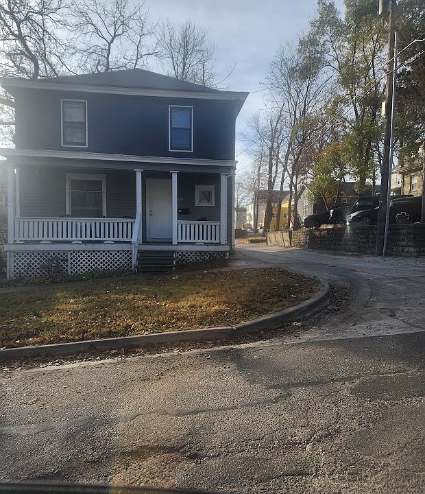 2nd image of 407 W 13th St