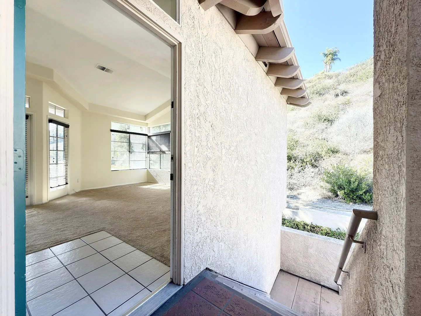 Upper Level Condo in Gated Community — Photo 4
