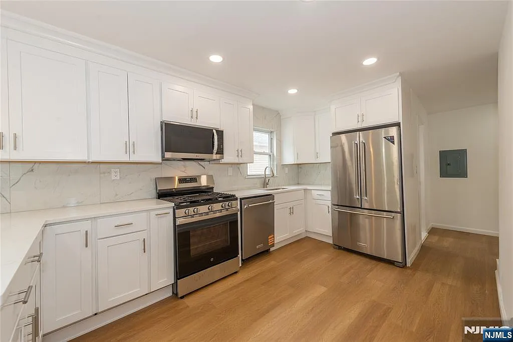 4 bed, 2.0 bath, $3,600 — Photo 2