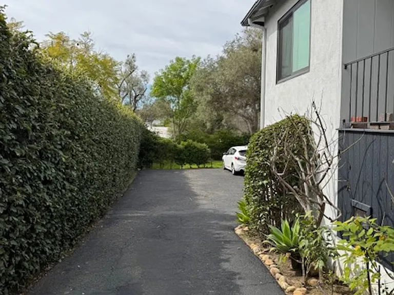 1025 N Milpas St — Photo 13