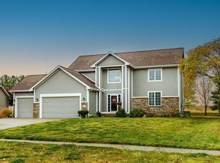 6708 NW 99th St, Johnston, IA 50131