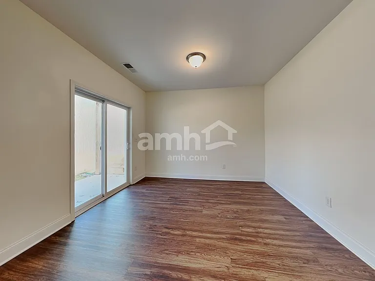 2141 Laurel Village Cir — Photo 8