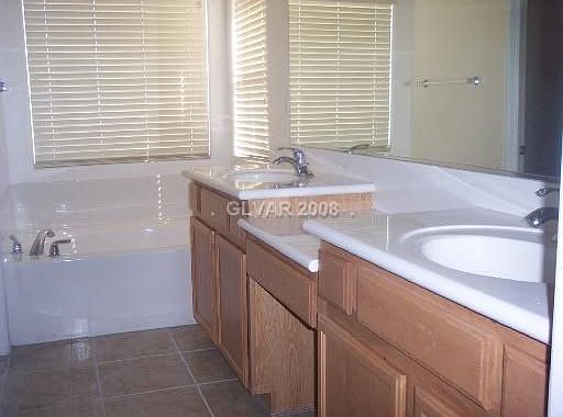 5th image of 1059 Burson St