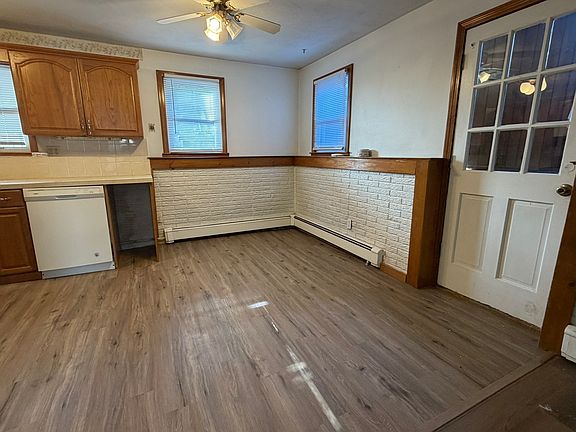 3rd image of 117 Pierce St Floor 1