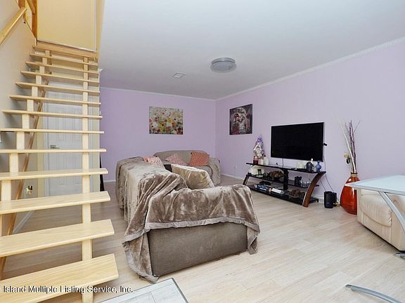 4th image of 23 Belmar Dr E