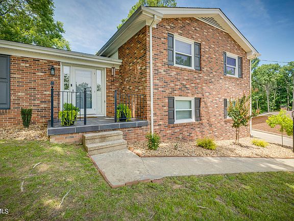 3rd image of 2476 Wildwood Dr