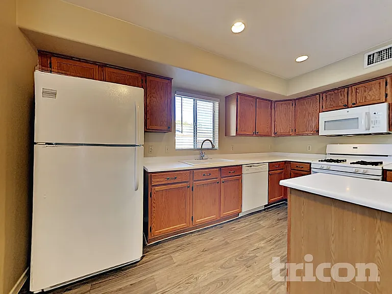 8841 W Maryland Ave — Photo 7