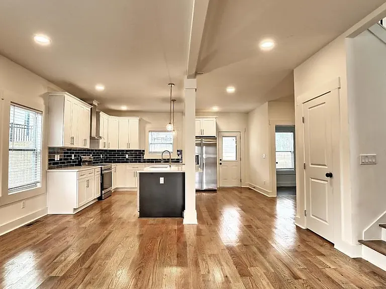 825 Beryl St SW — Photo 4