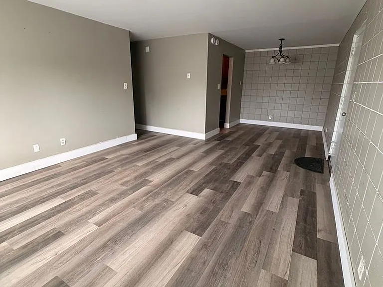 204 Middlebury St — Photo 3