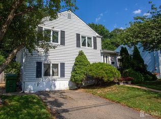 94 Albert Dr, Parlin, NJ
