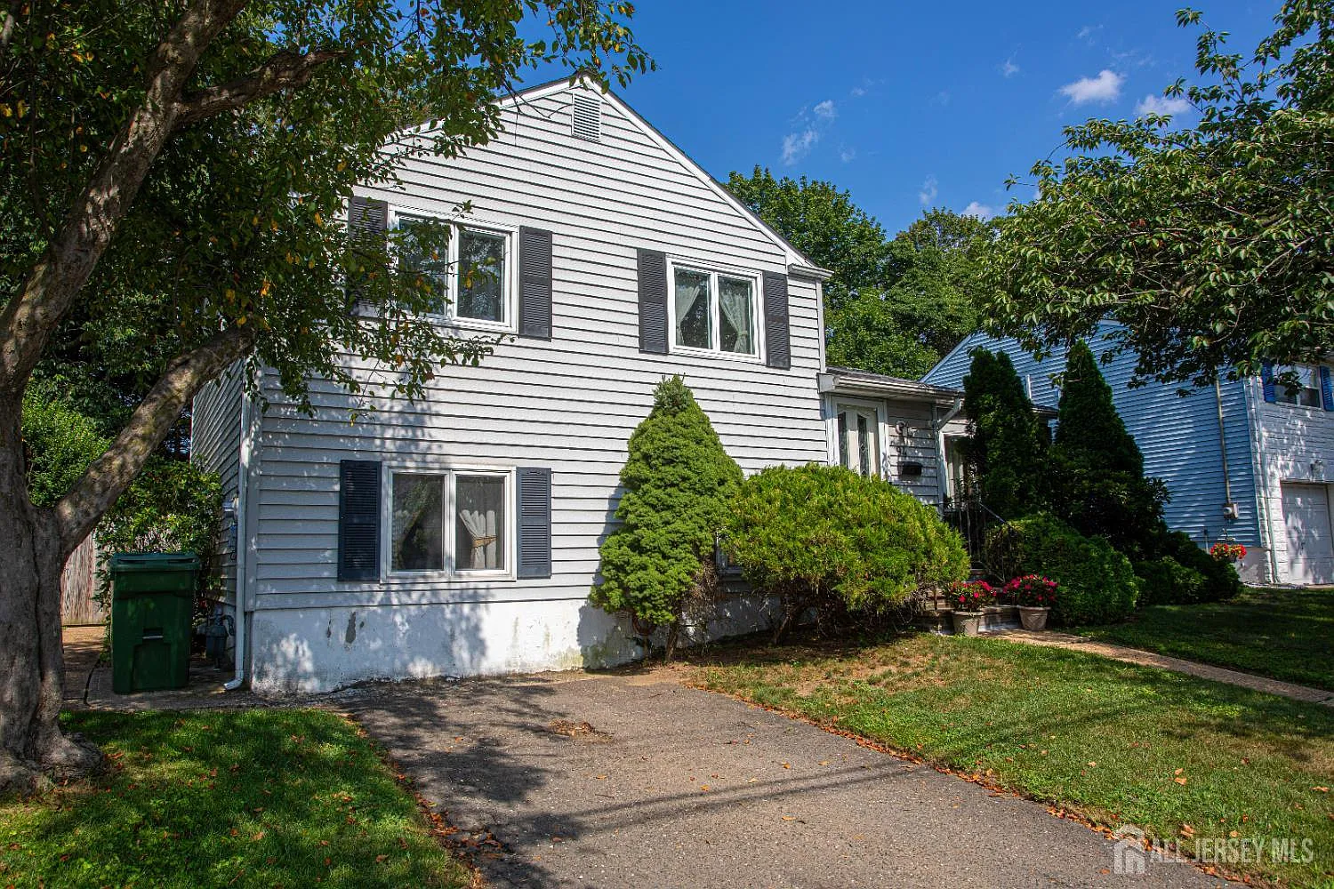 94 Albert Dr photo 1