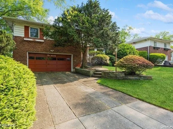 170 Stratford, Roslyn Heights, NY 11577