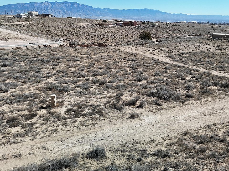 1st image of 800 Alfoz Pl NE