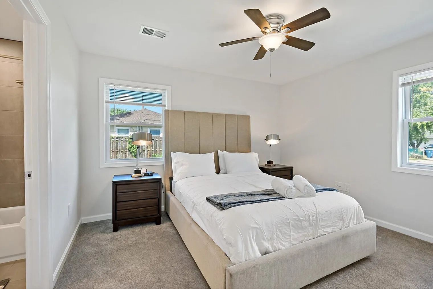 4 bed, 3.0 bath, $8,330 — Photo 2