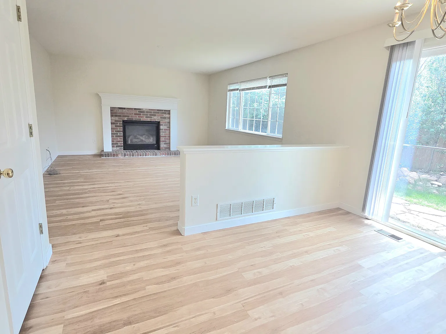 5 bed, 2.5 bath, $3,500 — Photo 3