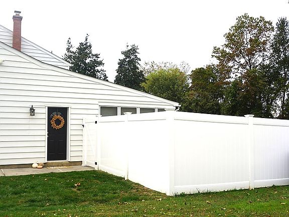 Side entry door into mudroom