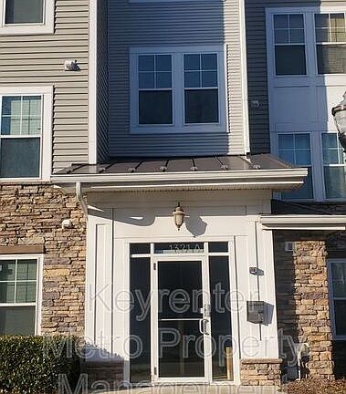 3rd image of 1321A Karen Blvd Unit 203