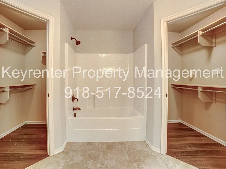 1911 W Canton Pl — Photo 24