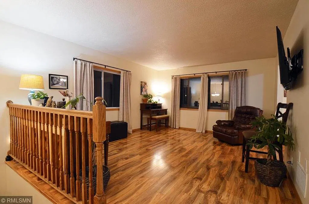 4 bed, 1850 sqft, $2,700 — Photo 2