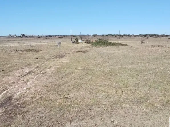 1930 Willow Creek Ranch Rd, Victoria, TX 77904