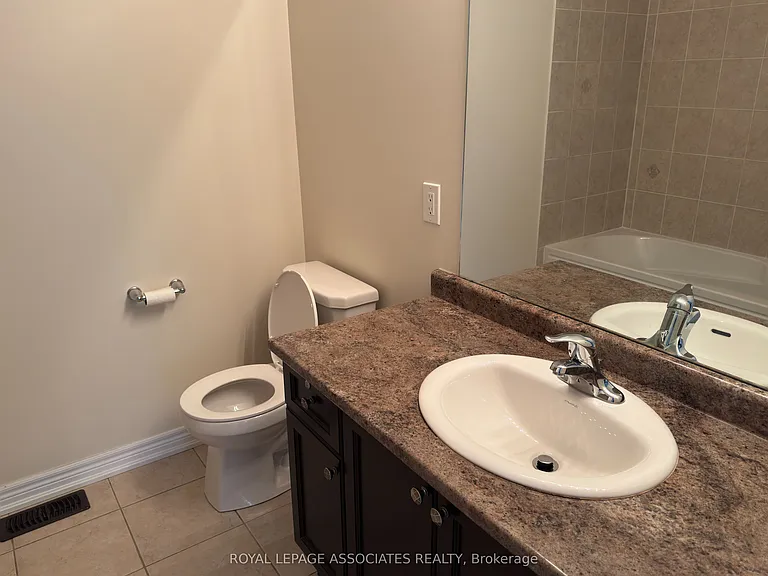 75 Meltwater Cres #UPPER LV — Photo 13