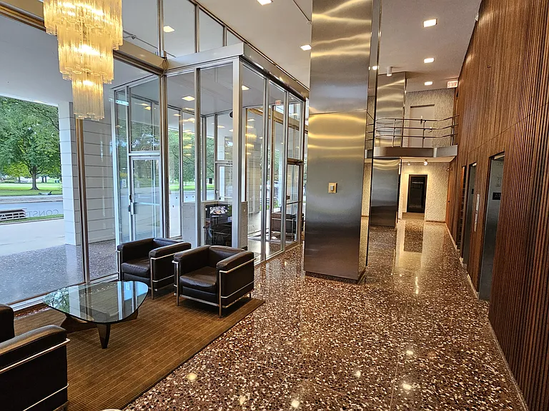 1555 N Dearborn Pkwy #27E — Photo 45